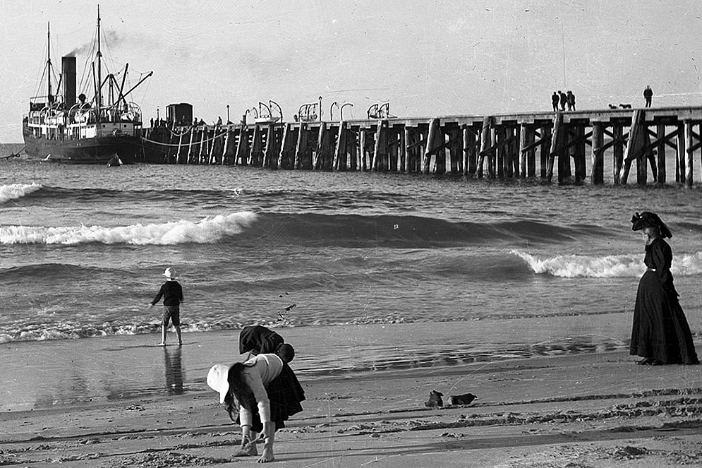 SS Orara circa 1910 at Byron Bay