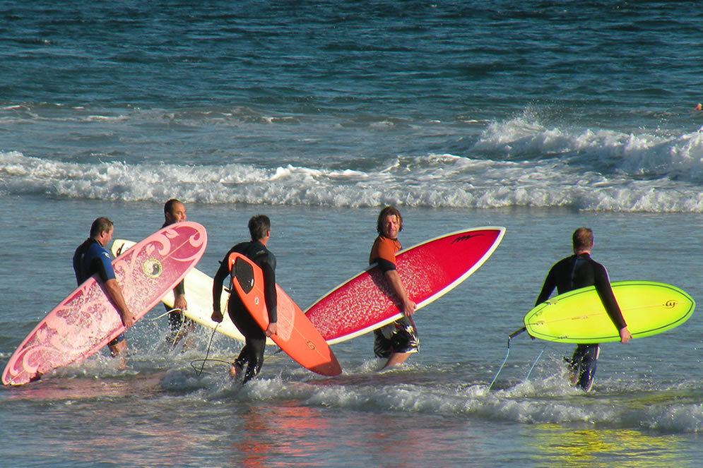 The Pass Surfing at Byron Bay