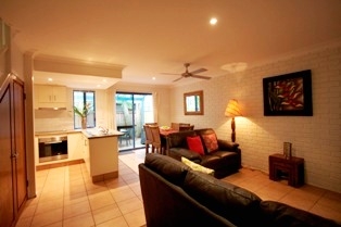 Belongil Beach Apartment - Belongil