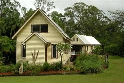 Glasshouse Mountains Eco-Lodge